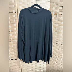 EUC Sz 3X Isaac Mizrahi Live black tunic top Excellent condition! Dress up/down